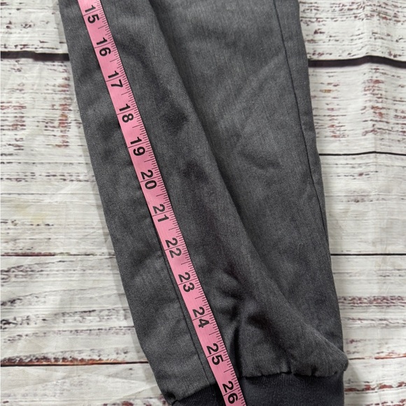 FIGS Scrub Set – Catarina Top + Joggers | Women’s Medium Graphite Gray - Picture 14 of 14